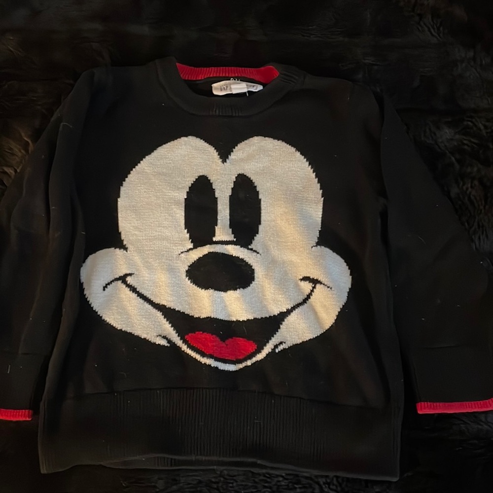 Adorable GAP Girl’s puff sleeved Mickey Mouse sweater